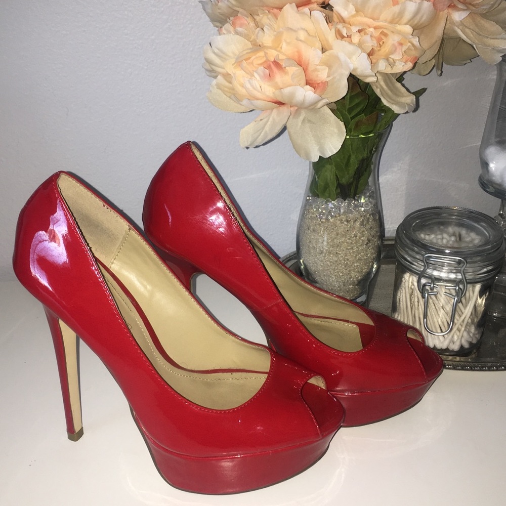 Red Aldo Peep toe heels 👠